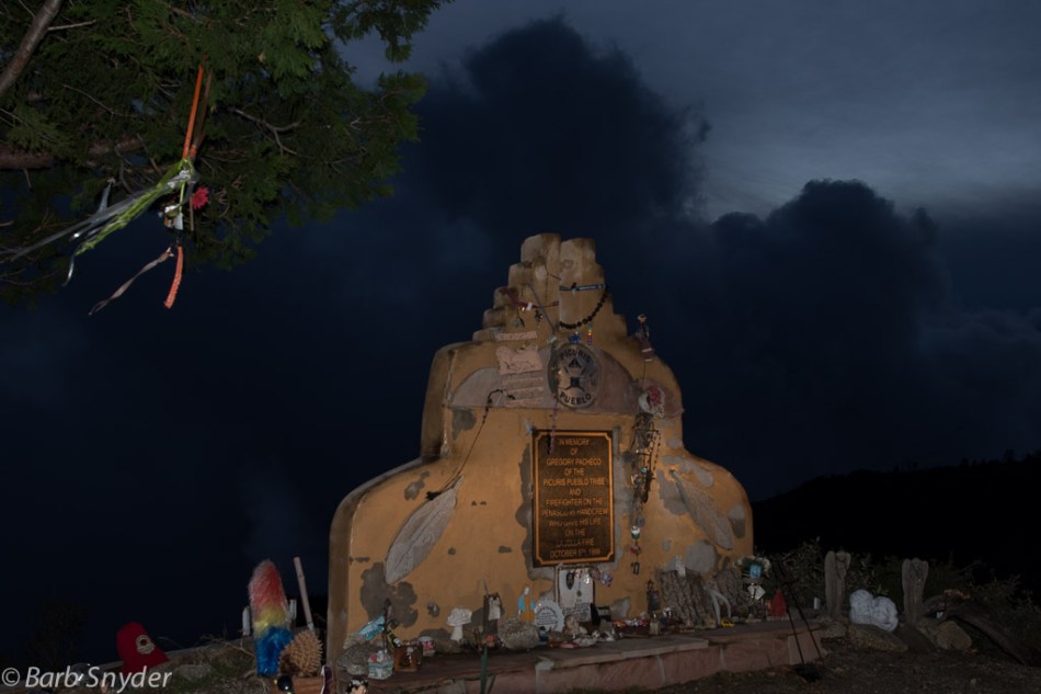 Yes, the cloud behind the monument is that dark! A lovely place for a monument for a brave man.