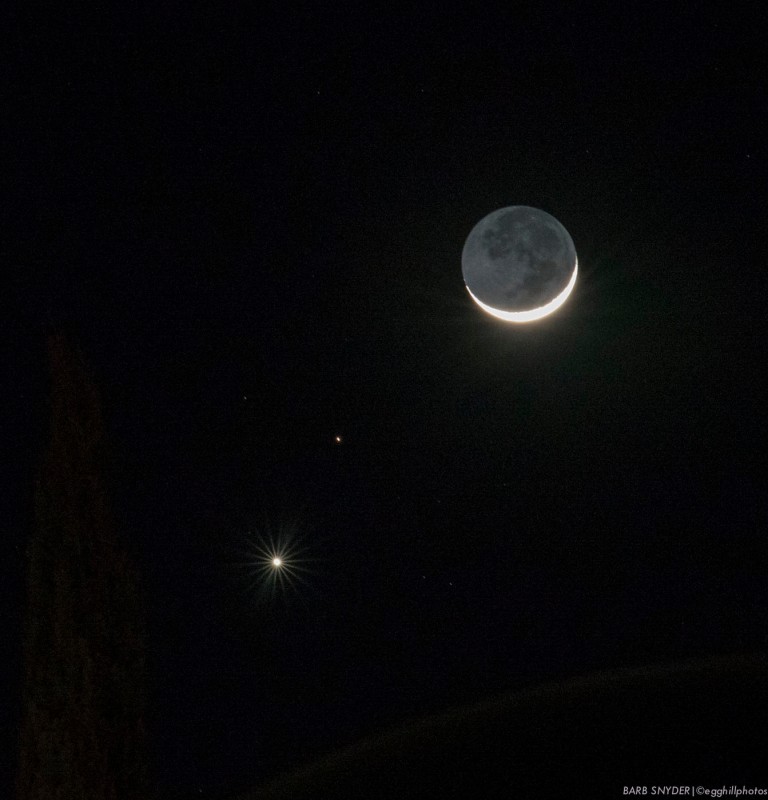 The very next day - a planetary conjunction - Mars, Venus, Moon!